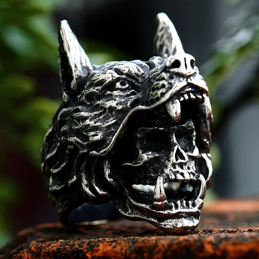 ZMY Home Stainless Steel Viking Warrior Skull Ring with Wolf Pelt Realistic and Unique Design for Men Party Jewelry